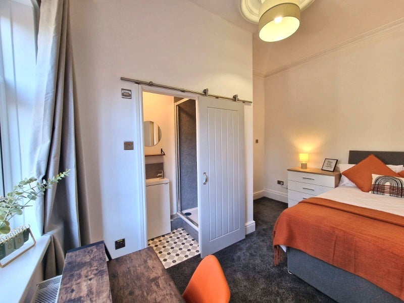 Room Gillott Road in Birmingham