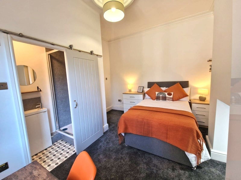 Room Gillott Road in Birmingham