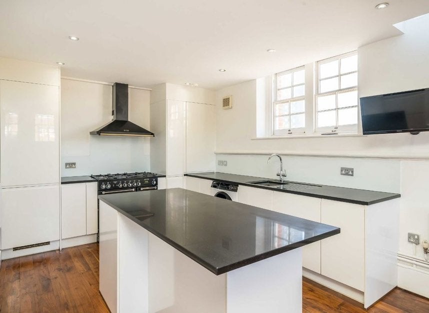Flat Battersea Park Road in Greater London