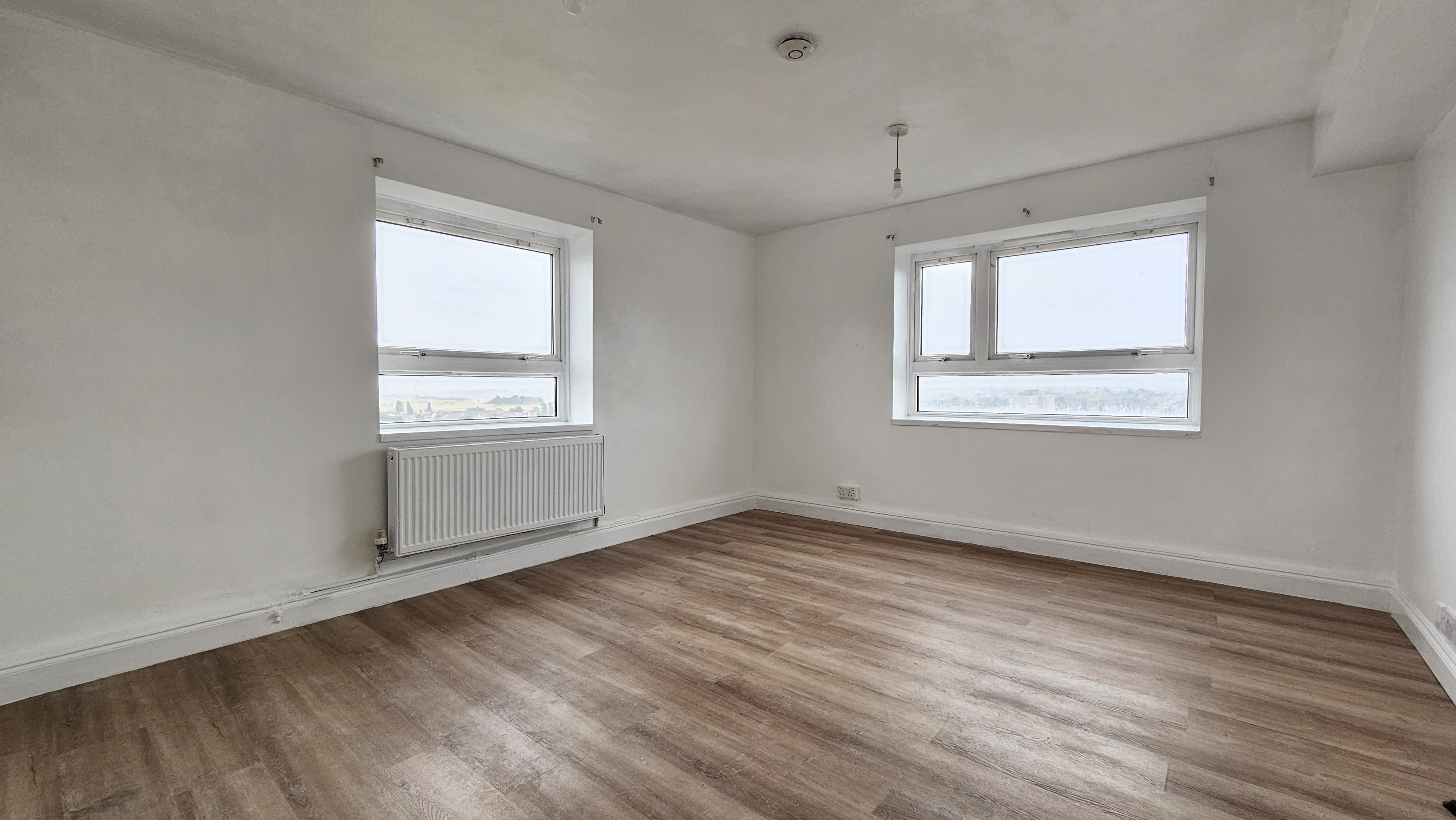 Flat Northend Road in Greater London