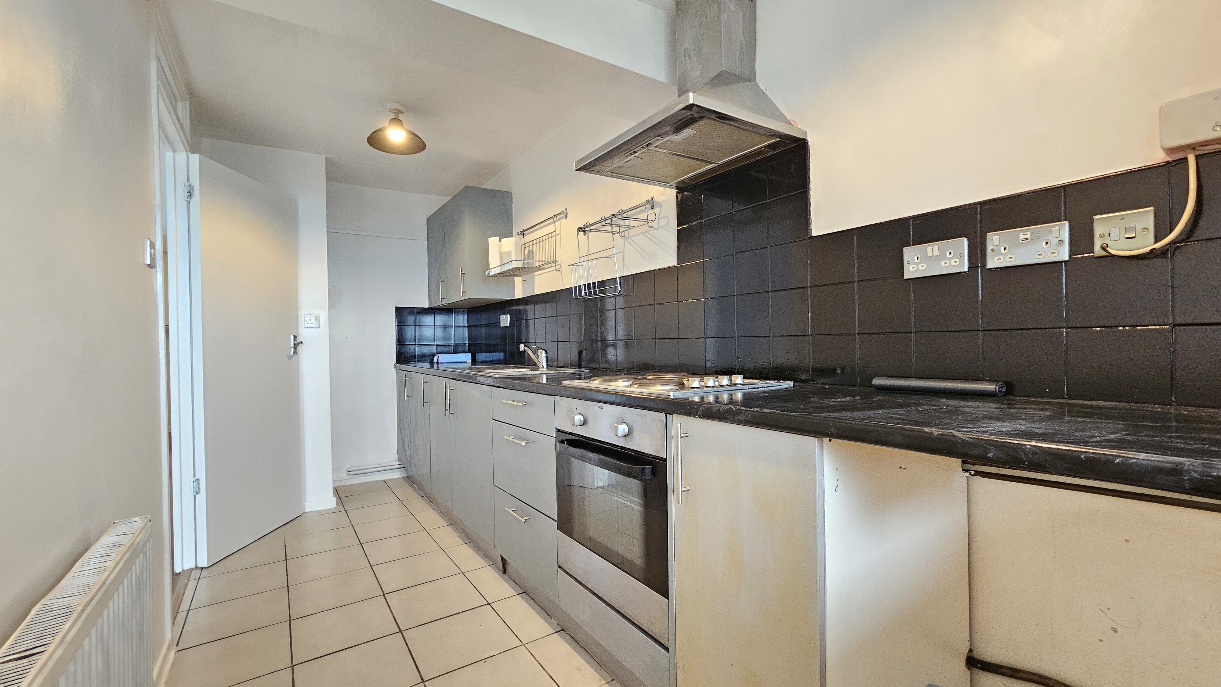 Flat Northend Road in Greater London