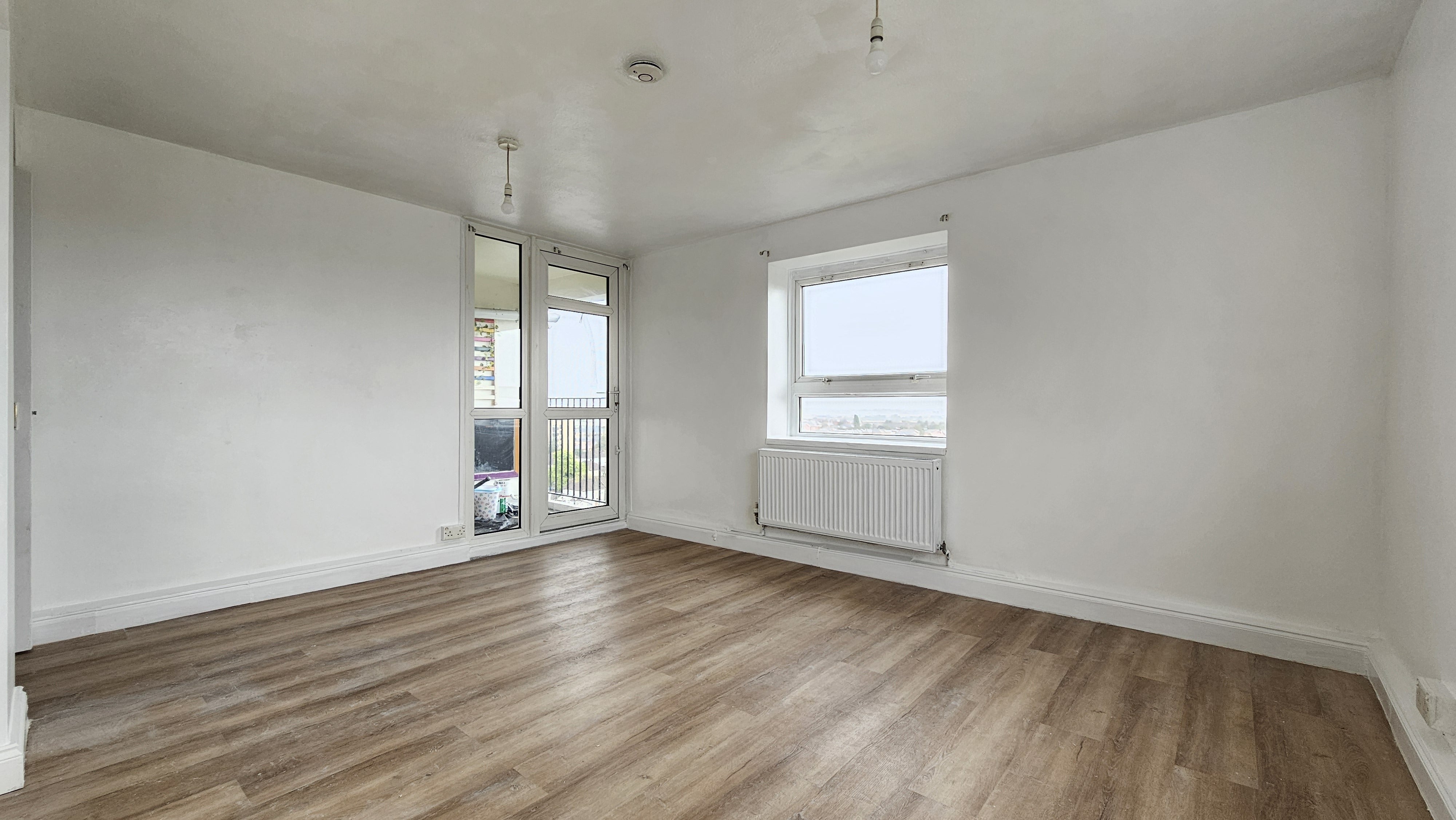 Flat Northend Road in Greater London