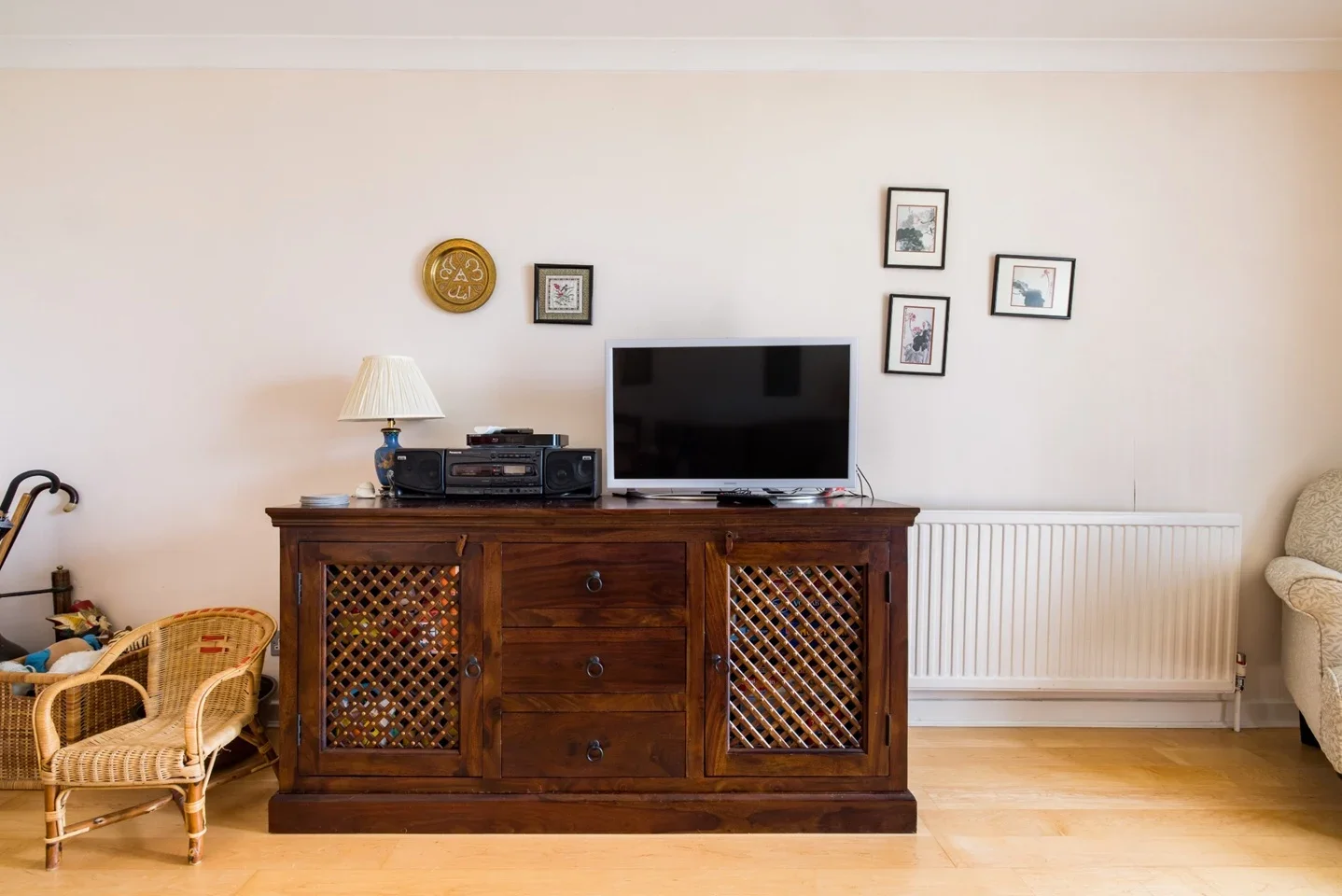 Flat Brompton Park Crescent in Greater London