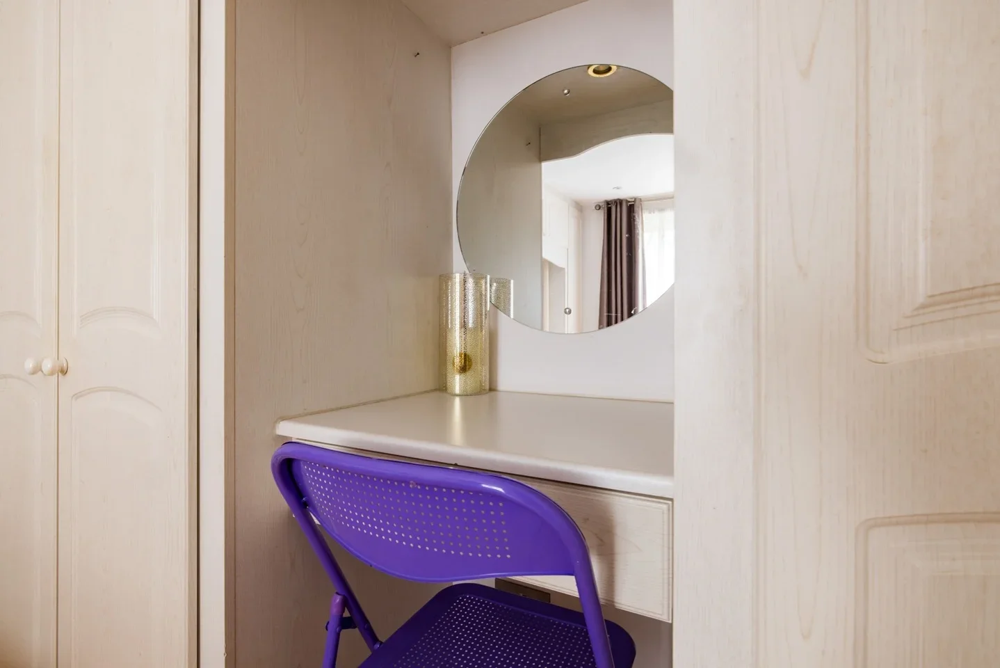 Flat Brompton Park Crescent in Greater London