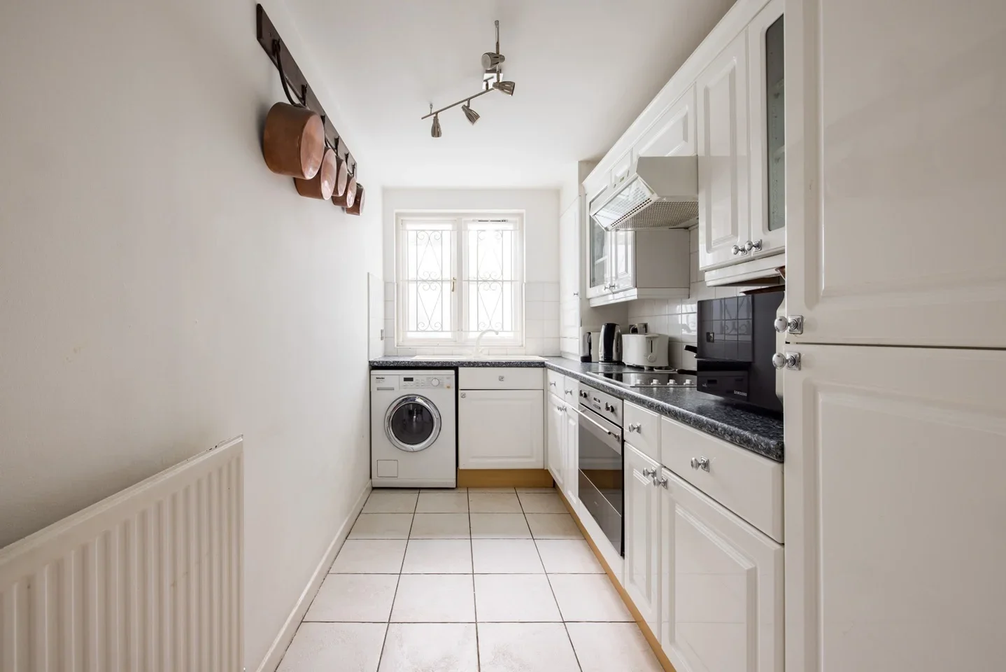 Flat Brompton Park Crescent in Greater London