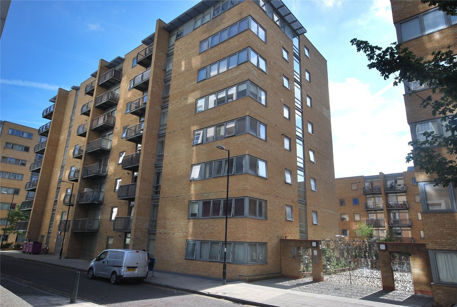 Flat Cassilis Road in Greater London