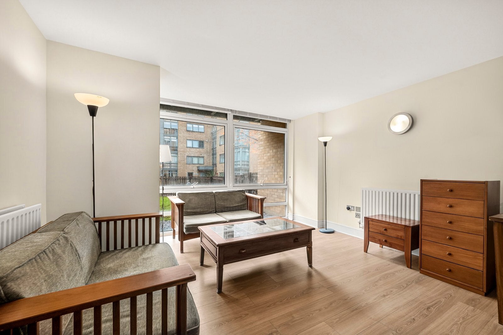 Flat Cassilis Road in Greater London