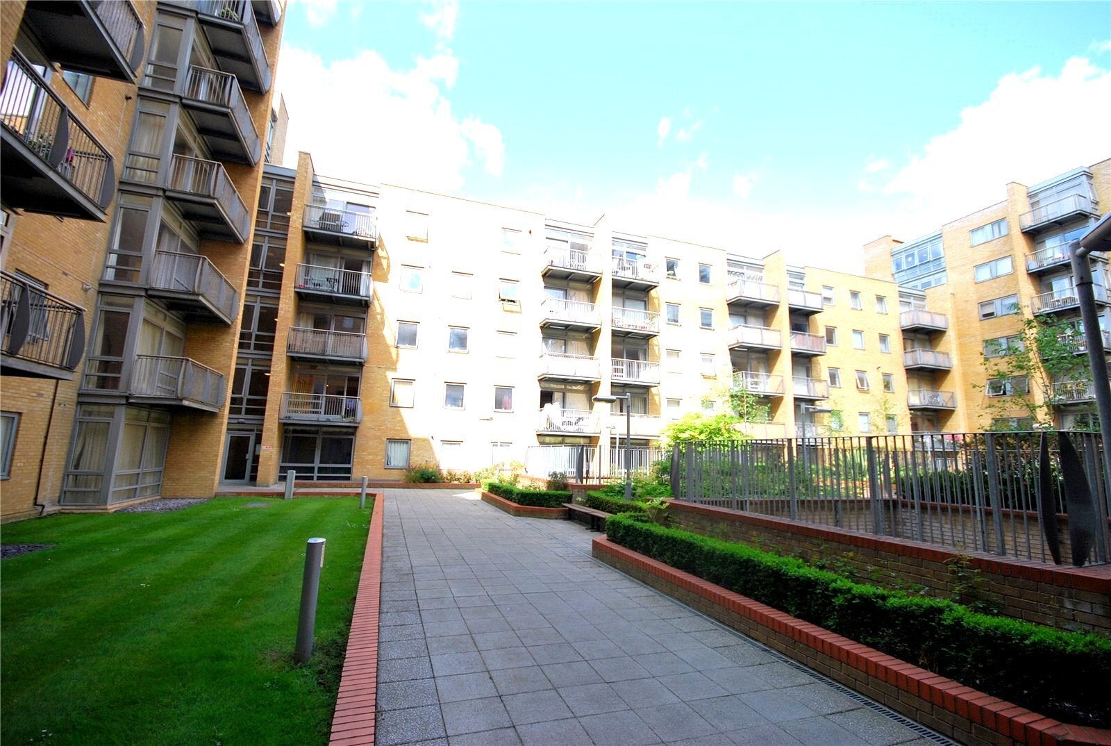 Flat Cassilis Road in Greater London