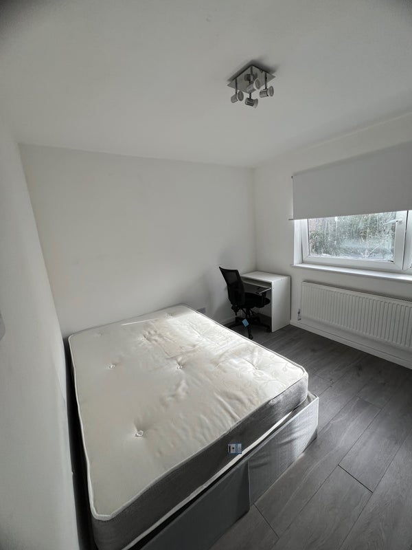 Room Patrick Connolly Gardens in Greater London