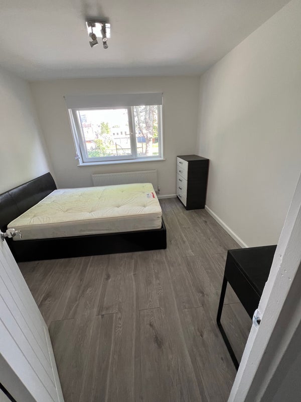 Room Patrick Connolly Gardens in Greater London