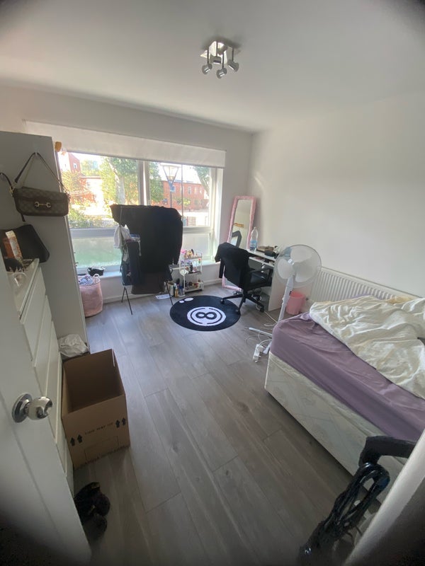 Room Patrick Connolly Gardens in Greater London