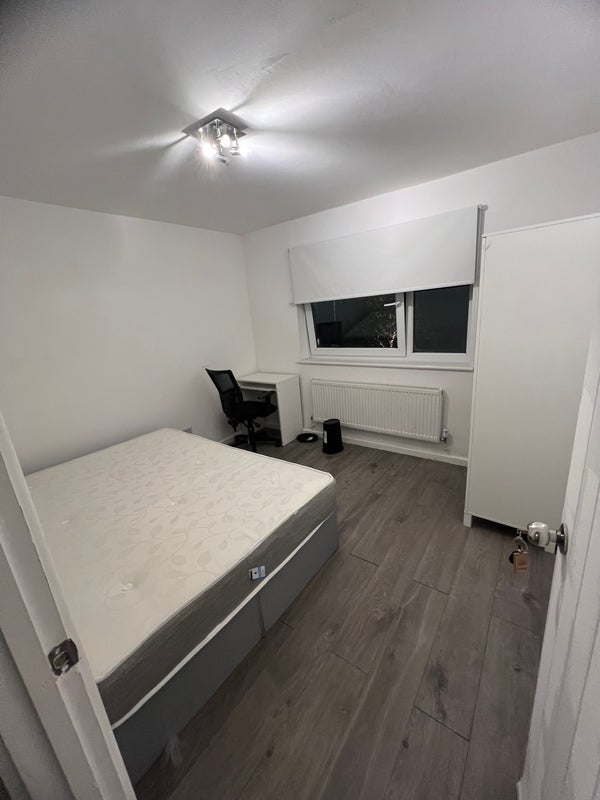 Room Patrick Connolly Gardens in Greater London