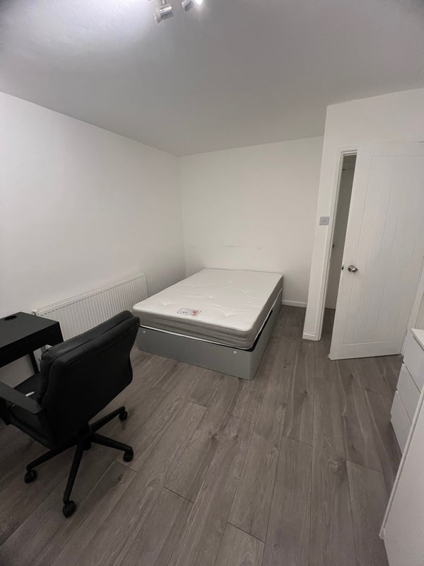 Room Patrick Connolly Gardens in Greater London