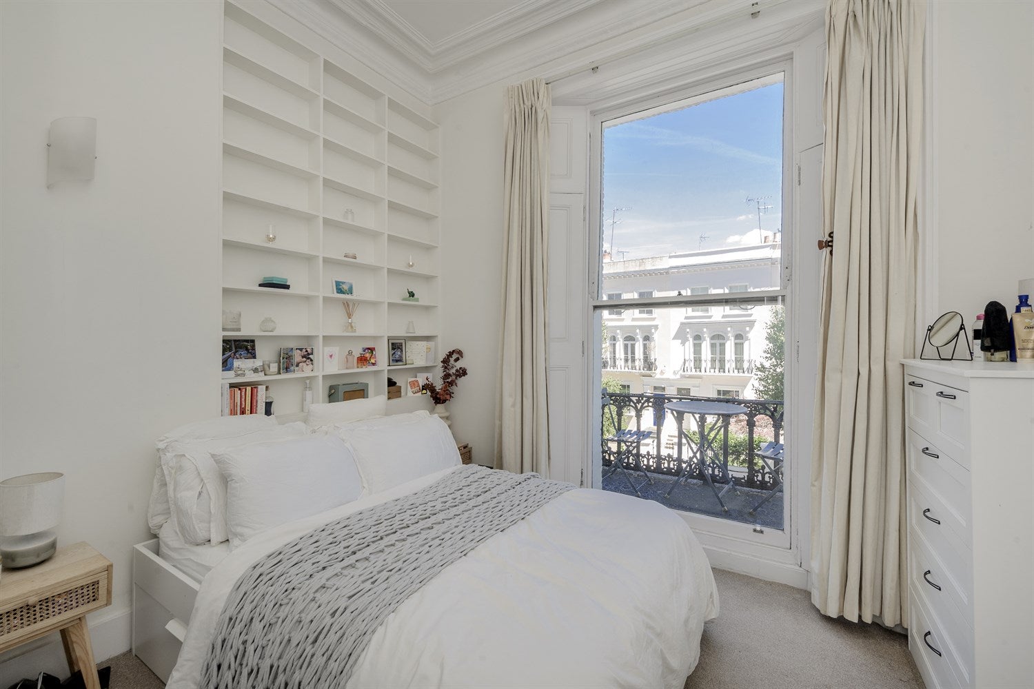 Flat Arundel Gardens in Greater London