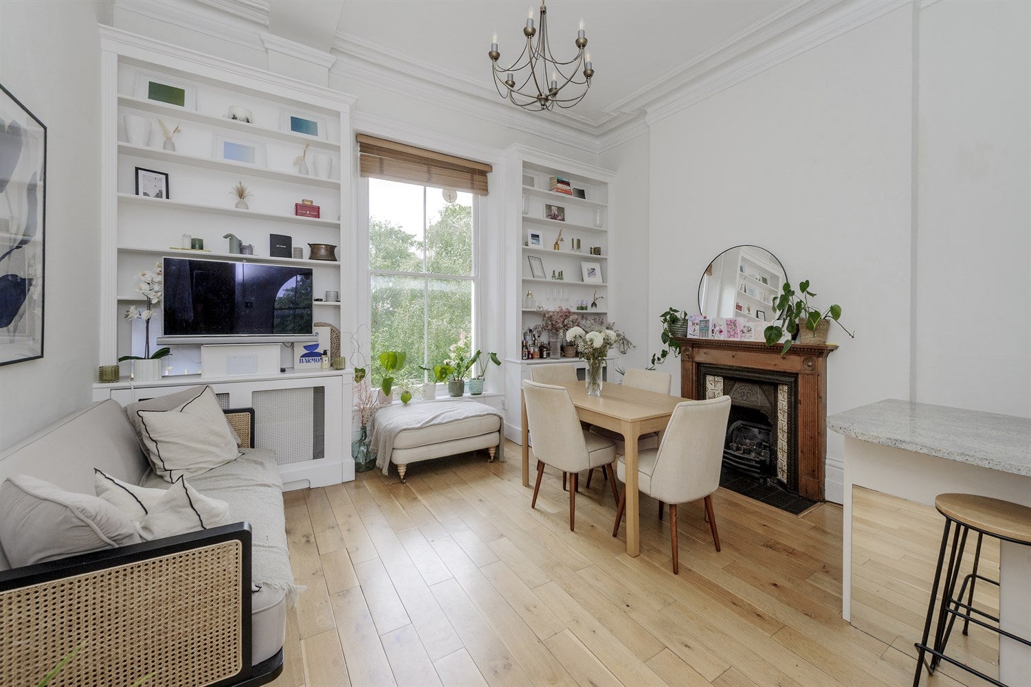 Flat Arundel Gardens in Greater London