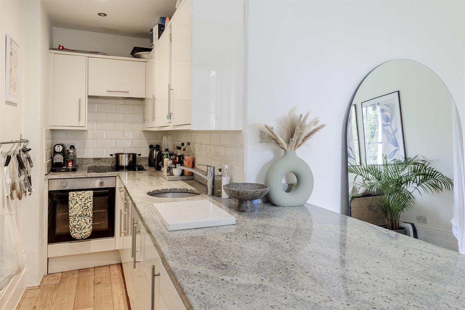 Flat Arundel Gardens in Greater London