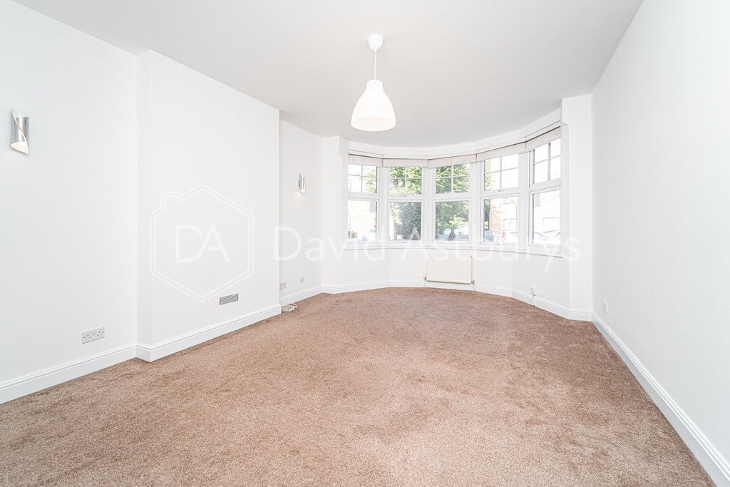 Flat Palmerston Road in Greater London