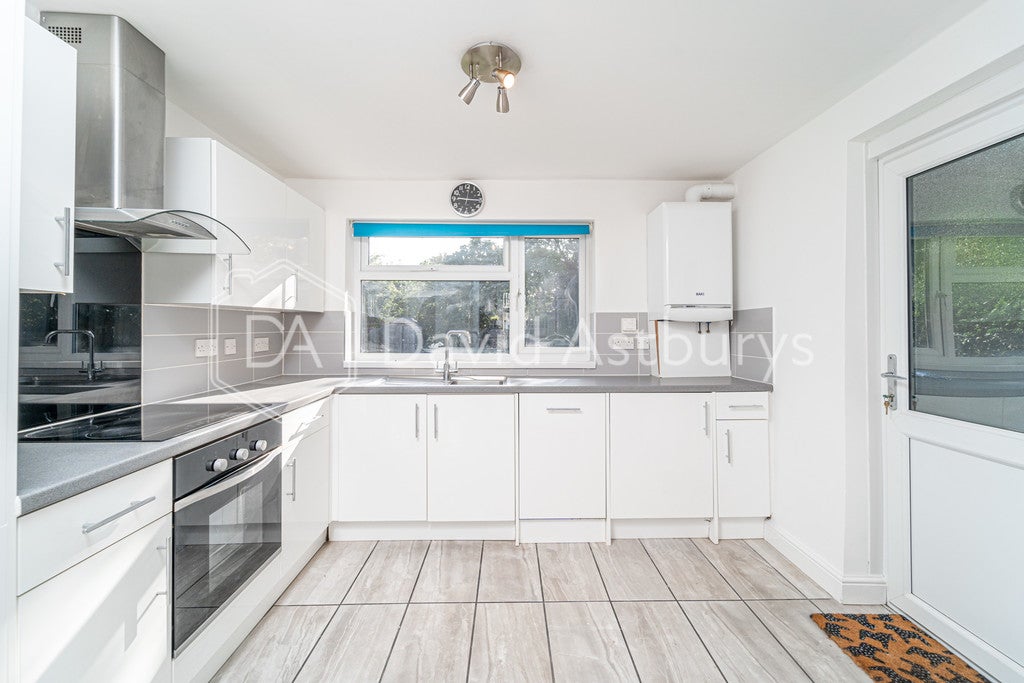 Flat Palmerston Road in Greater London