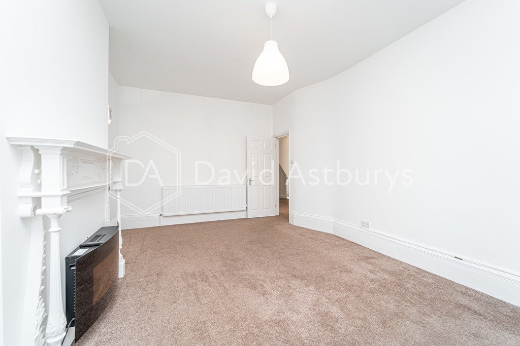 Flat Palmerston Road in Greater London