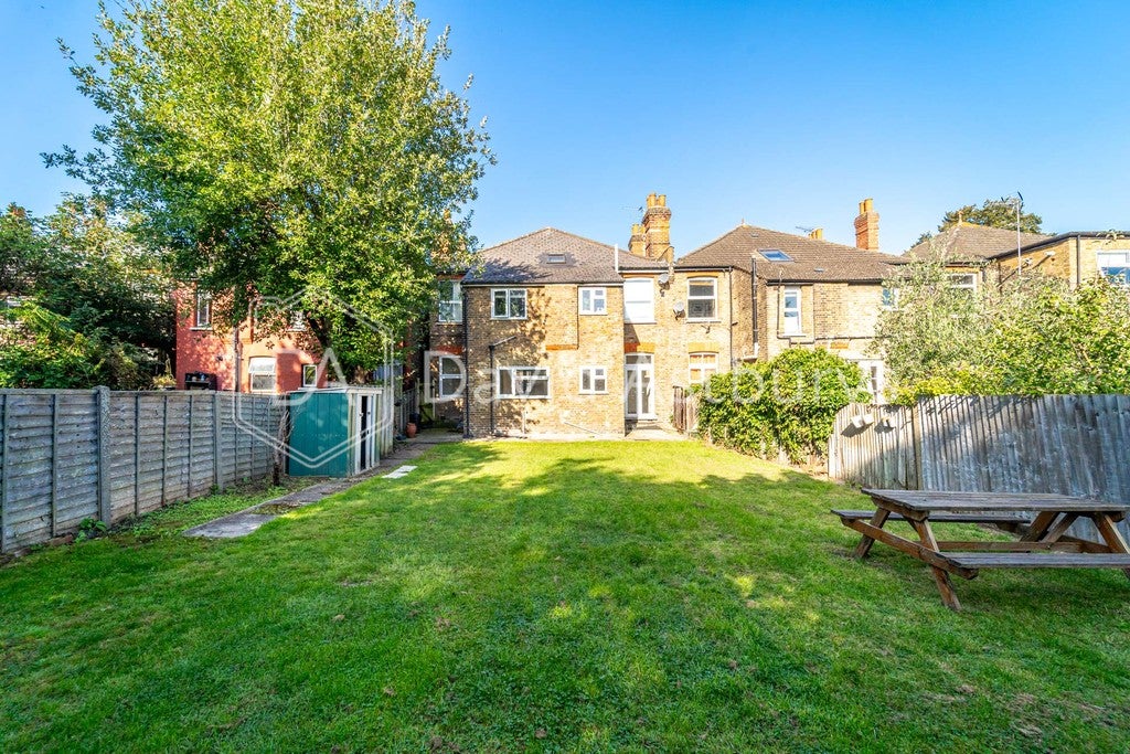 Flat Palmerston Road in Greater London
