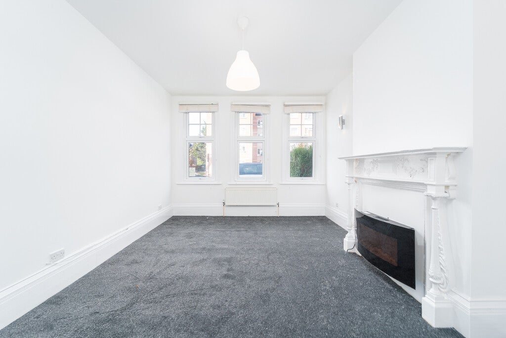 Flat Palmerston Road in Greater London