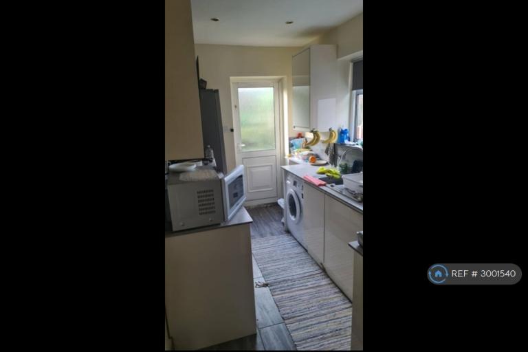 Flat Cavendish Avenue in Greater London