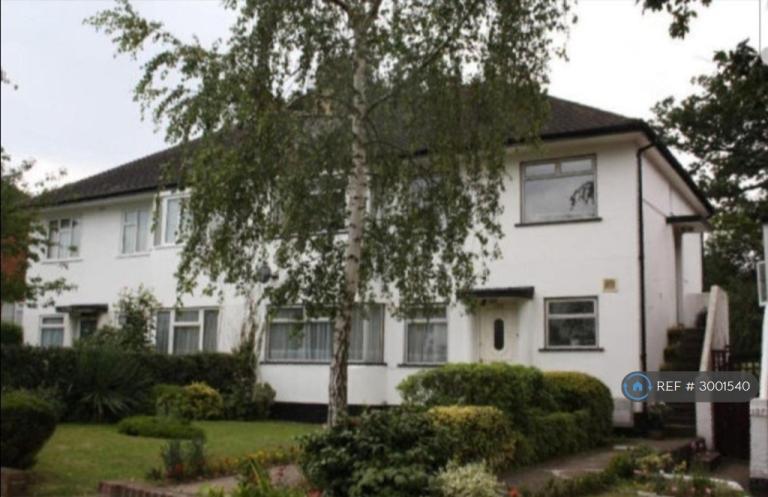 Flat Cavendish Avenue in Greater London