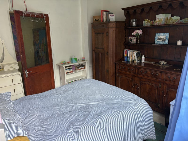 Room Smeed Road in Greater London