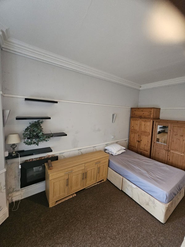 Room Central Drive in Bournemouth