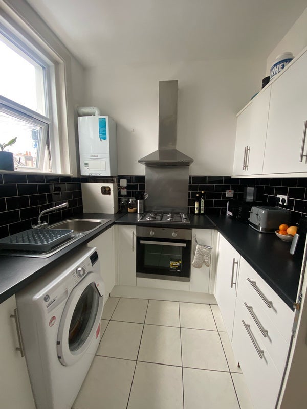 Room Foulser Road in Greater London