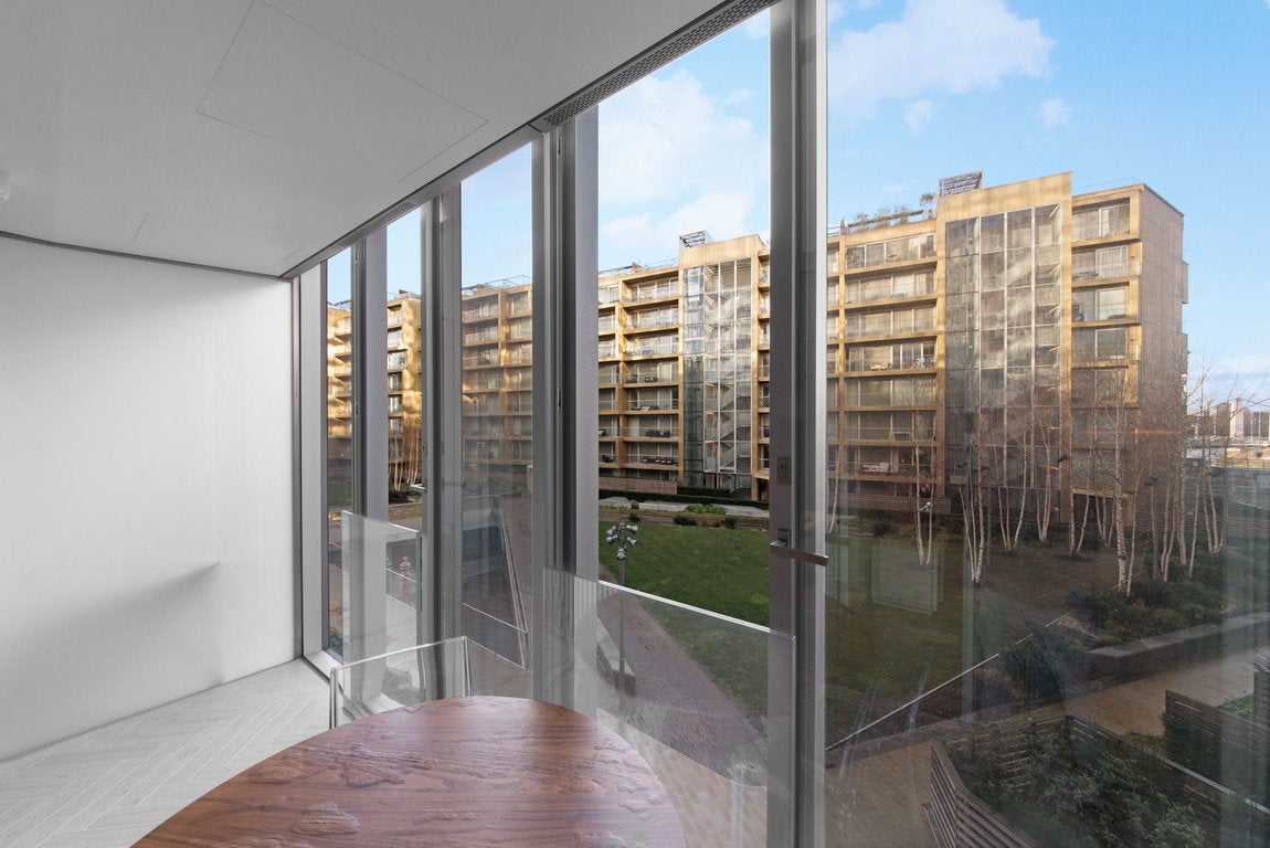 Flat Circus Road West in Greater London