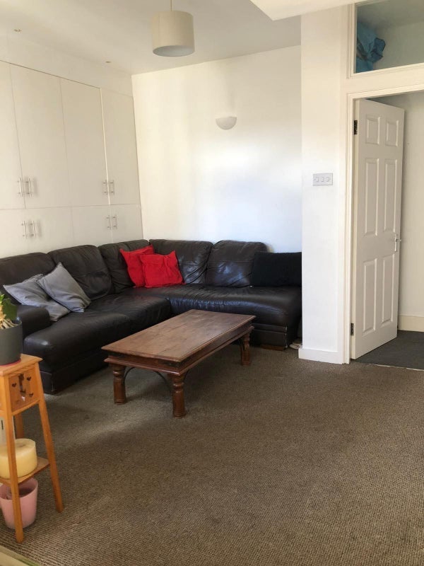 Room Derby Road in Greater London