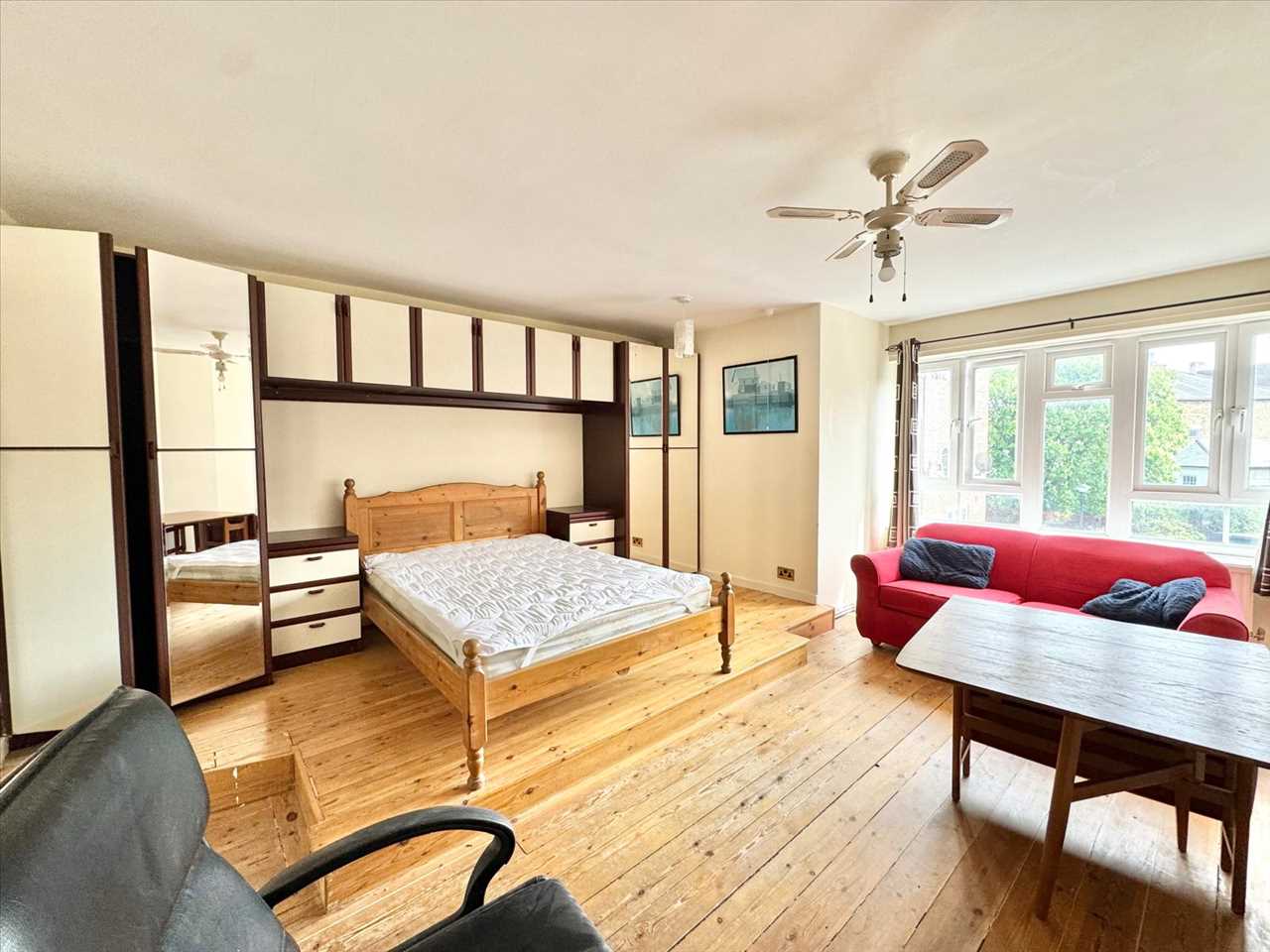 Flat Tufnell Park Road in Greater London