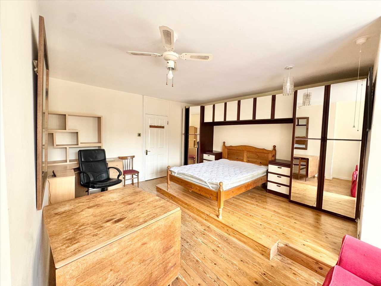 Flat Tufnell Park Road in Greater London