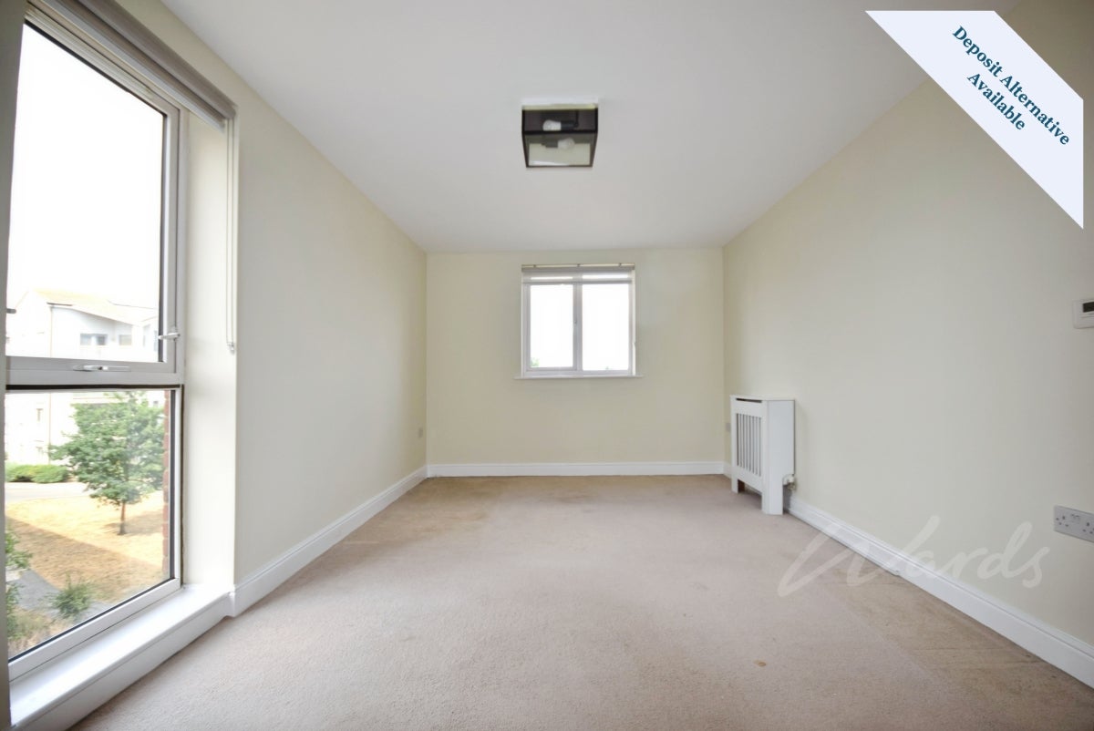 Flat Drummond Grove in Ashford