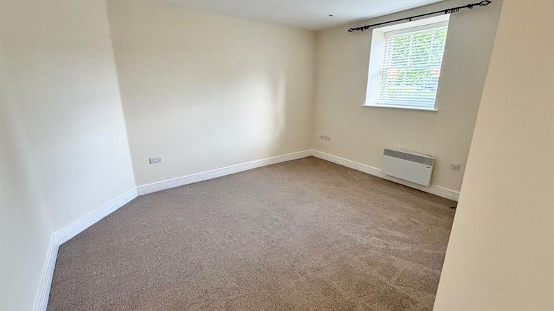 Flat Knowle Avenue in Winchester