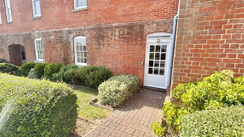 Flat Knowle Avenue in Winchester