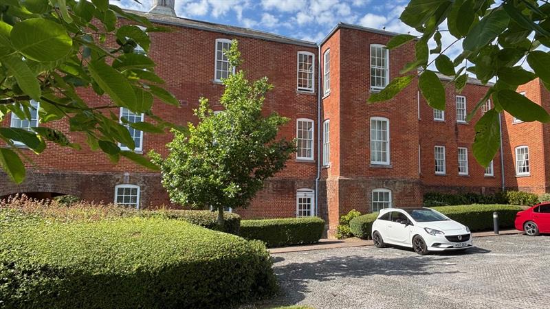 Flat Knowle Avenue in Winchester