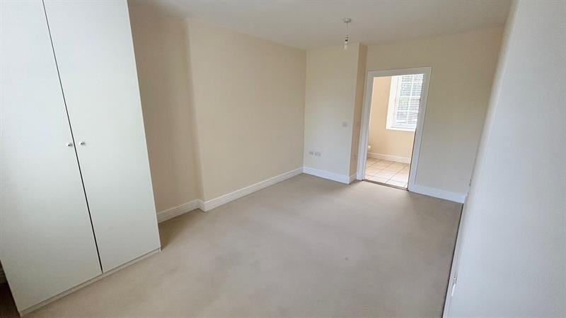 Flat Knowle Avenue in Winchester