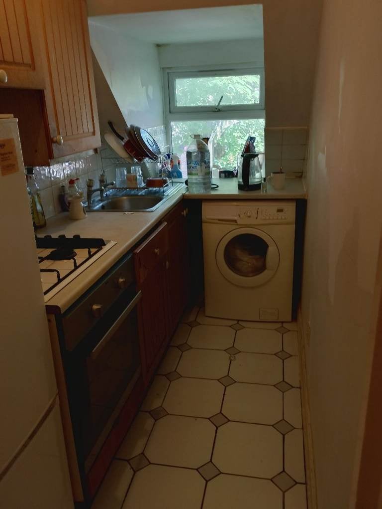Flat Crescent Rise in Luton