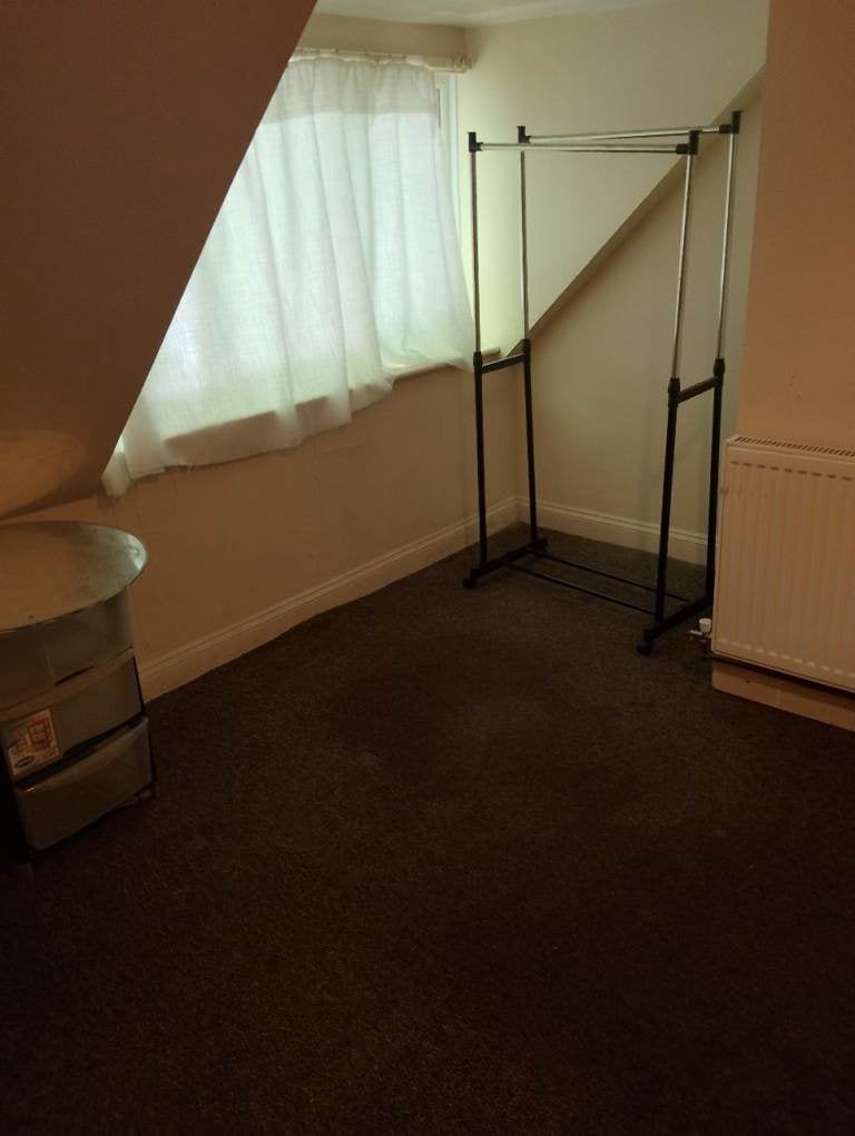 Flat Crescent Rise in Luton