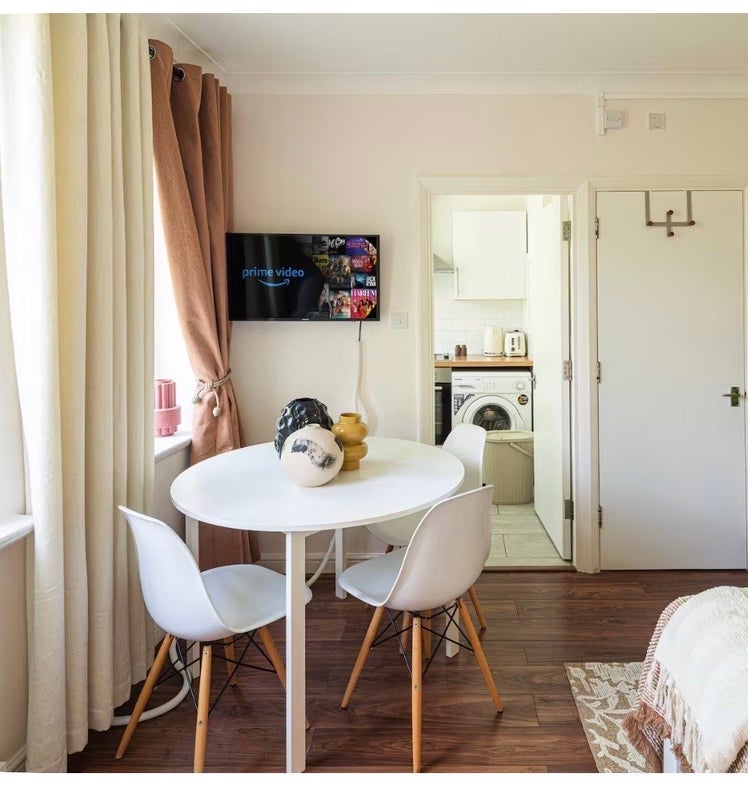 Flat Warren Street in Greater London