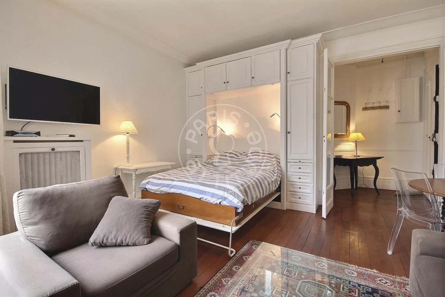 Flat Square Mignot in Paris