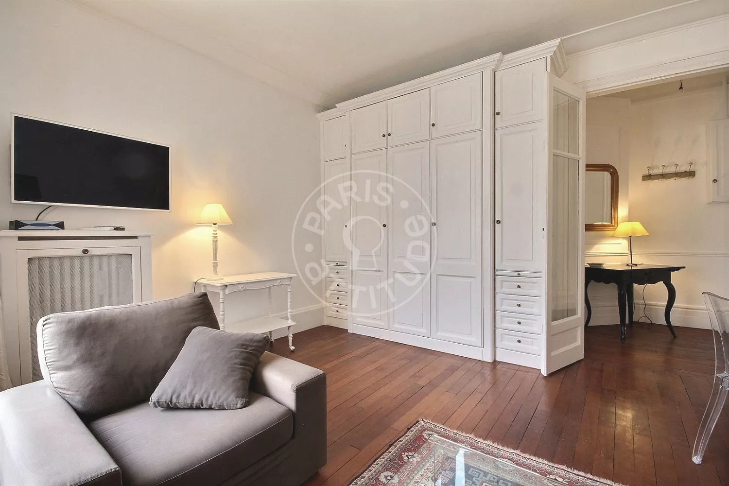 Flat Square Mignot in Paris