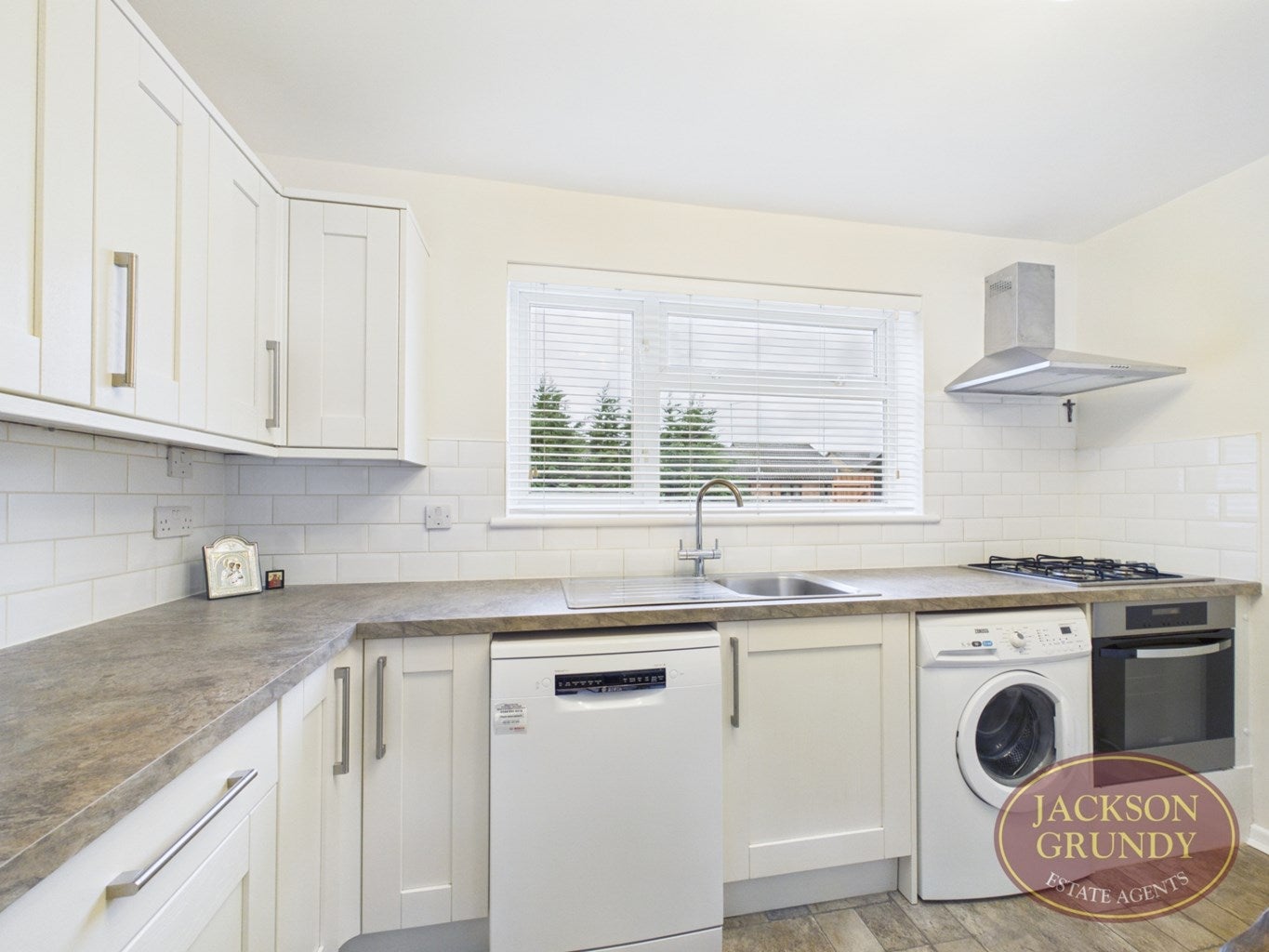 House Loxton Close in Duston