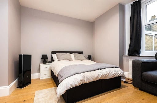 Flat Giltspur Street in City of London