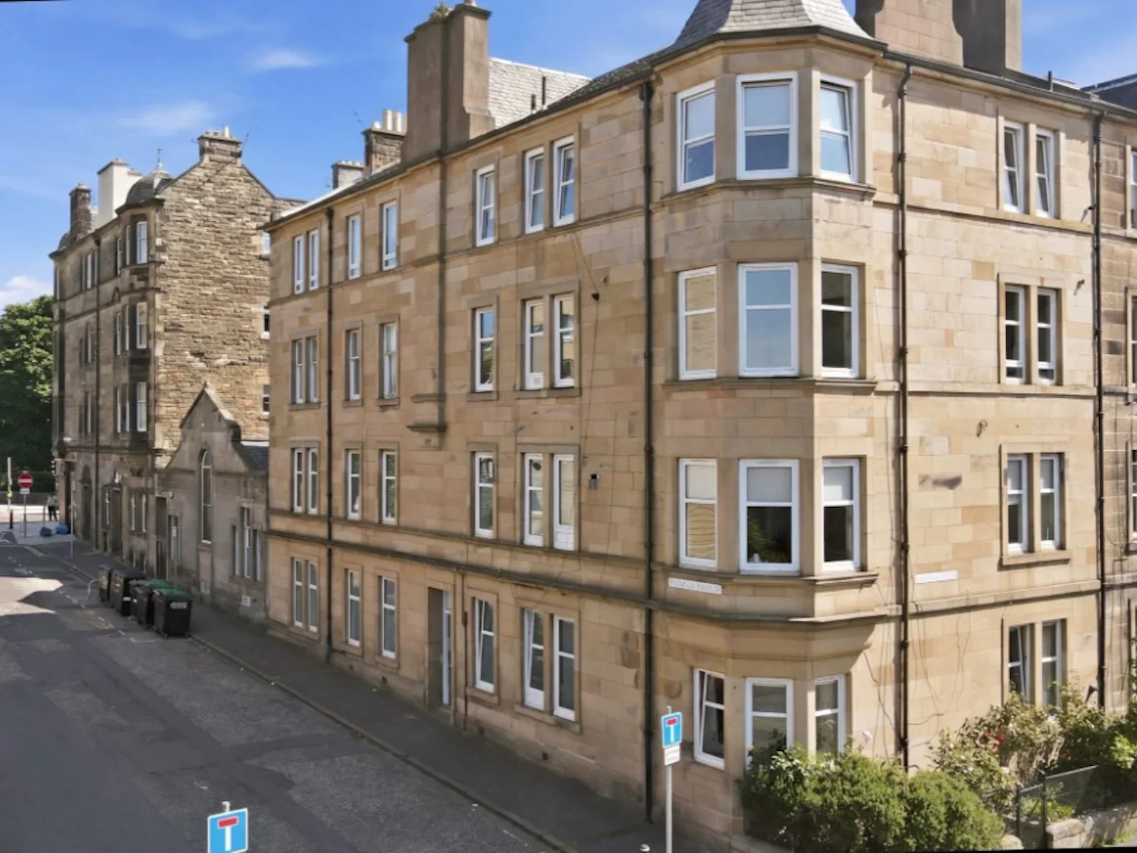 House Roseburn Gardens in City of Edinburgh
