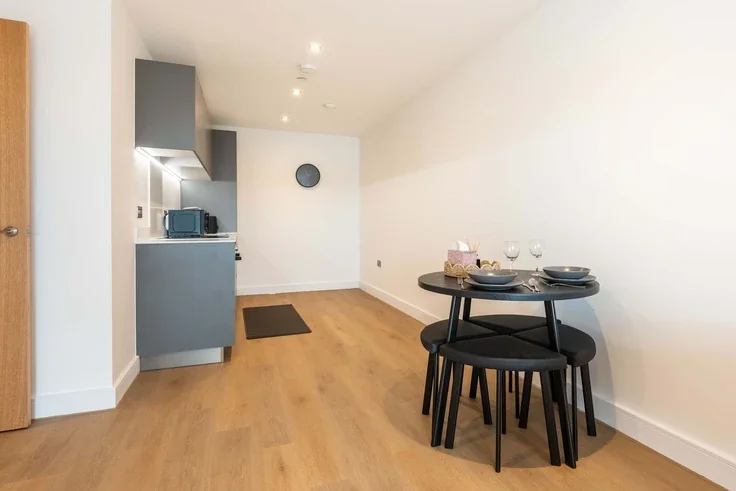 Flat Pontefract Lane in Leeds