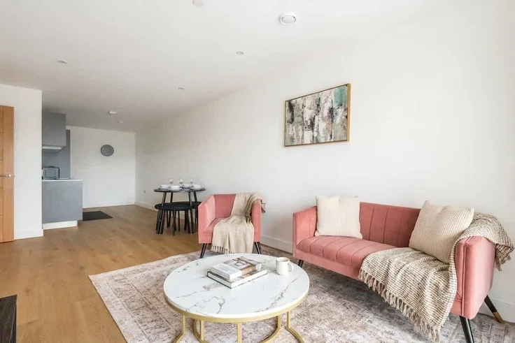 Flat Pontefract Lane in Leeds