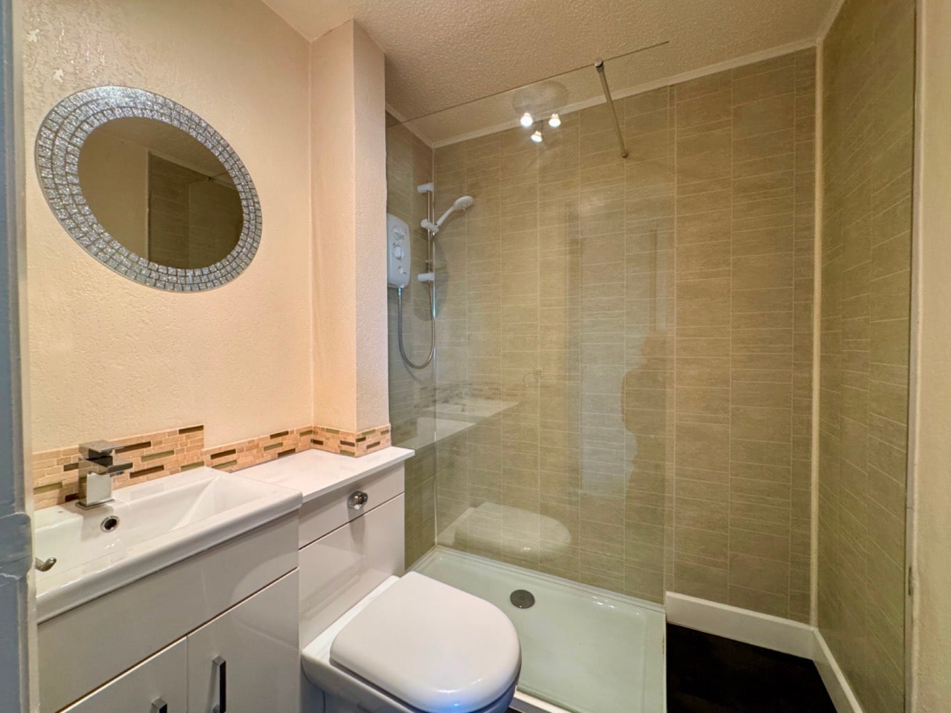 Flat McCallum Gardens in Bellshill